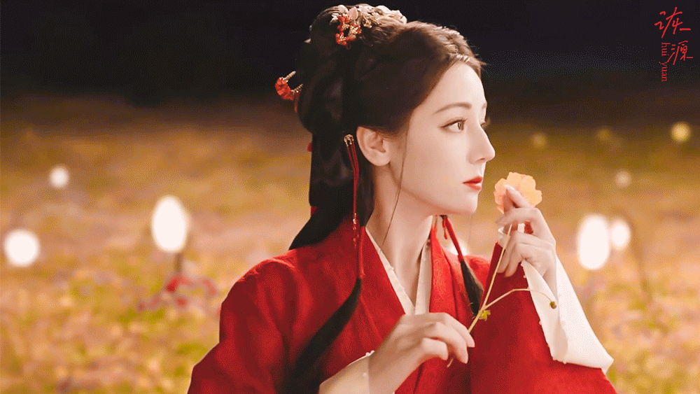 迪丽热巴 《白日提灯》贺思慕 / 动图▷EP13-01 垂发+红衣-美丽背影 获