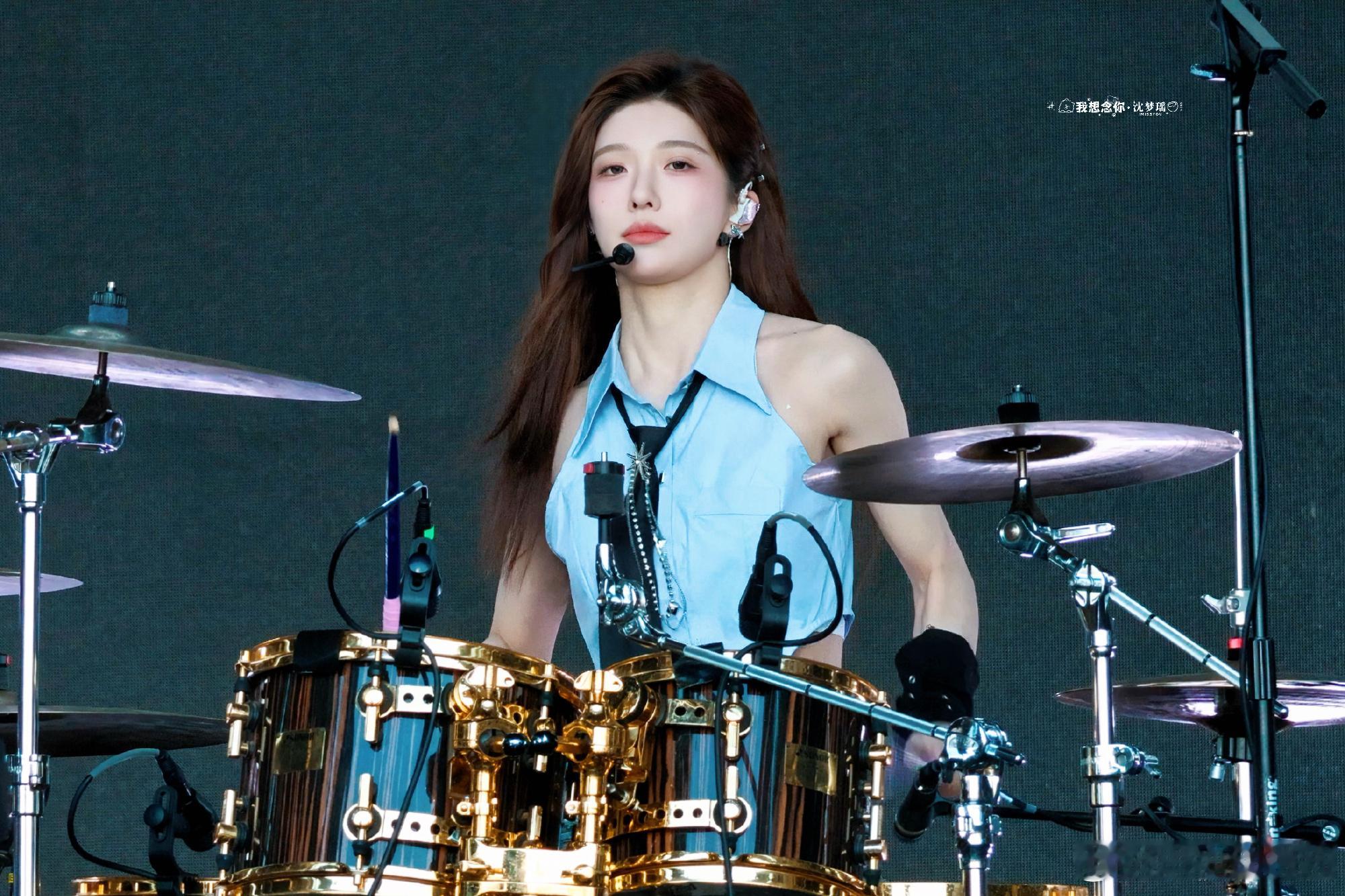 沈梦瑶泡泡岛音乐节 谁懂啊！这波一秒就被圈粉了。沈梦瑶泡泡岛音乐节完全是美到吓我