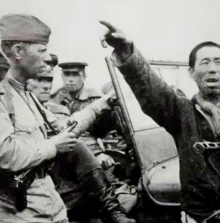 1945年，日本投降之后，数名在齐齐哈尔落单的日本鬼子惧怕被俘，于是向西逃窜，在