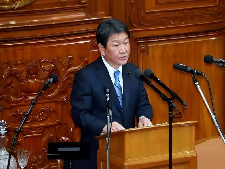 日本服软，承认中国很重要，当地时间7月14日，日本外长茂木敏充在记者会上公开表示