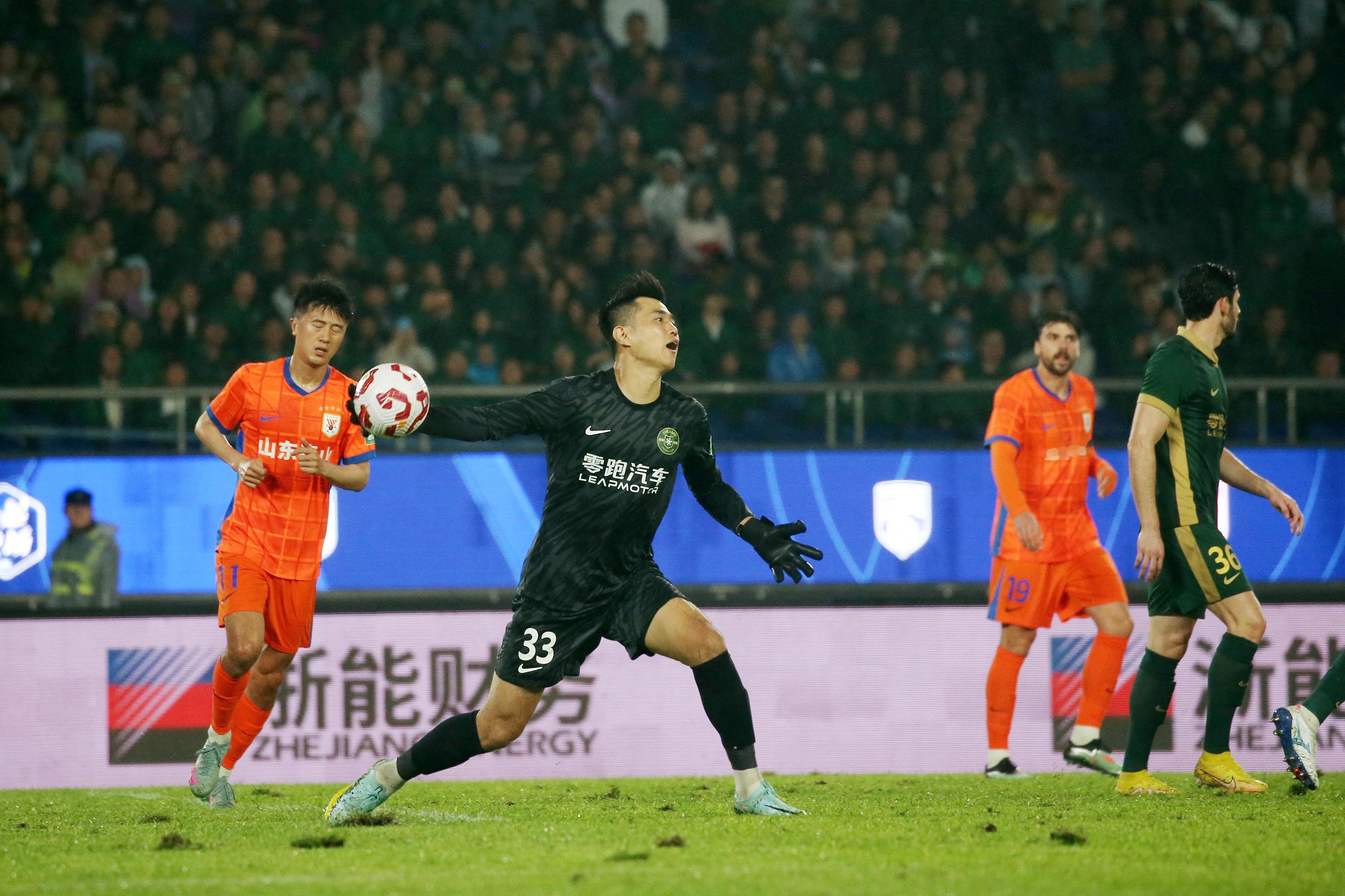 中超赛季终章，感恩一路相伴！⚽️这个赛季，我们共同见证了无数热血与感动的瞬间💪