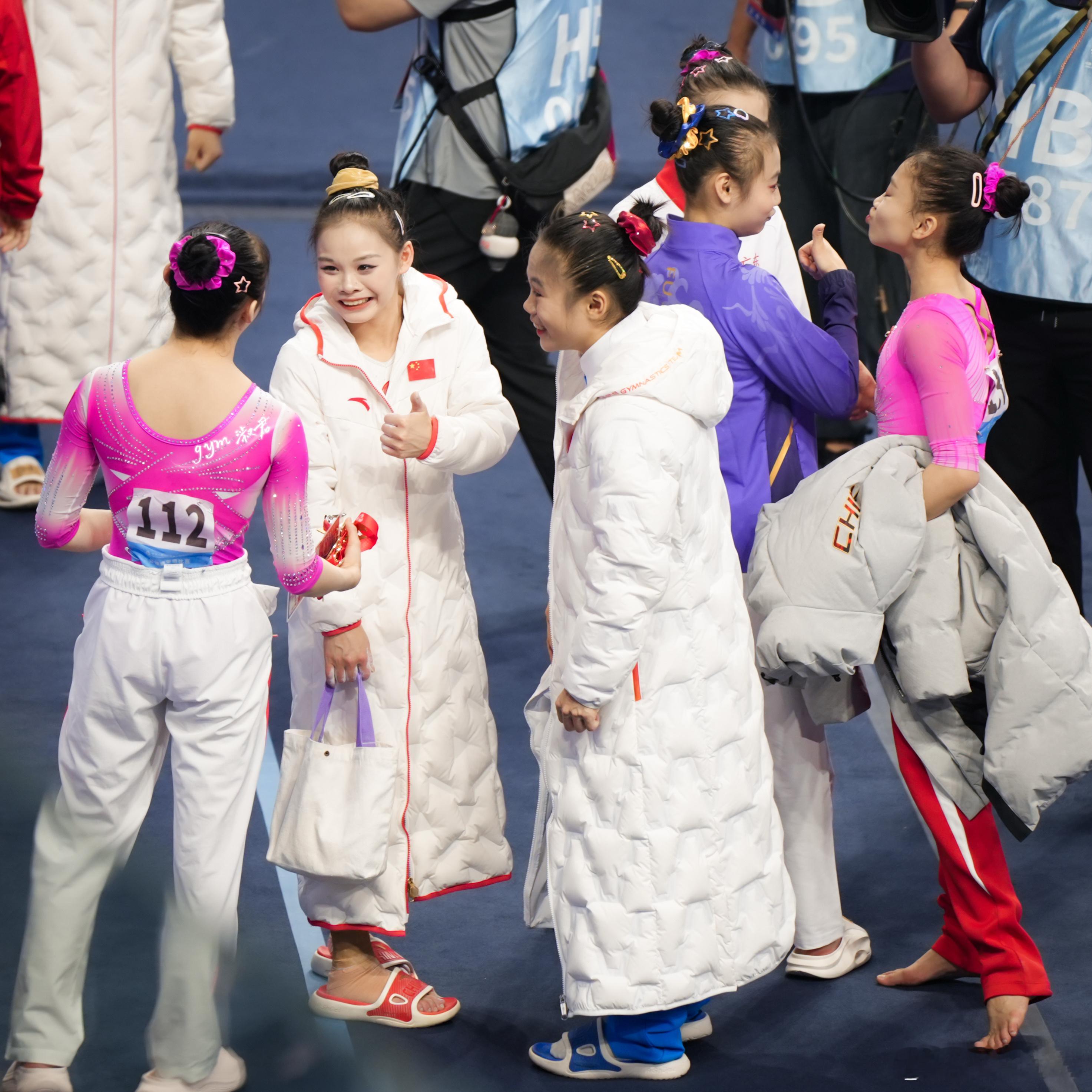 为你点赞👍👍×2周雅琴张欣怡张清颖邱祺缘钟圻