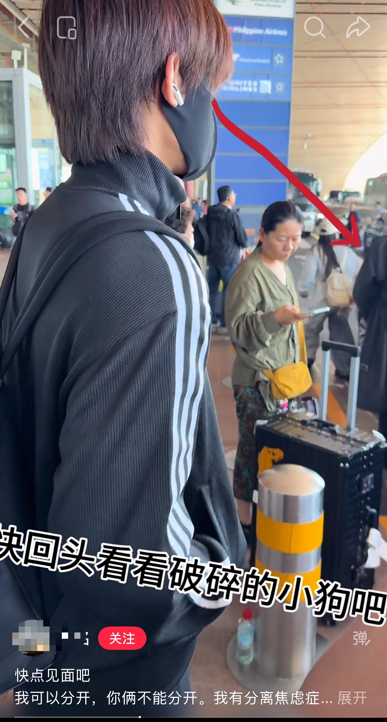 不是 我说有病就去治 给猴爹赋魅能治好分离焦虑吗 仔细看看后面车里是不是坐了真?