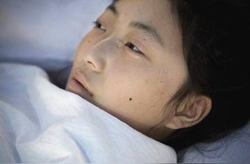 24岁女生，这辈子只来过“一次月经”，持续了8年

你能想象吗？一个女孩从小学四