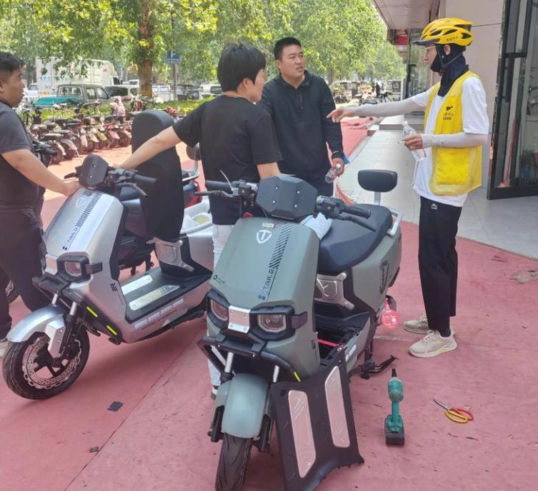 外卖小哥电摩放行+专用号牌，才是城市治理的双赢解法

外卖小哥骑电摩送单，到底该
