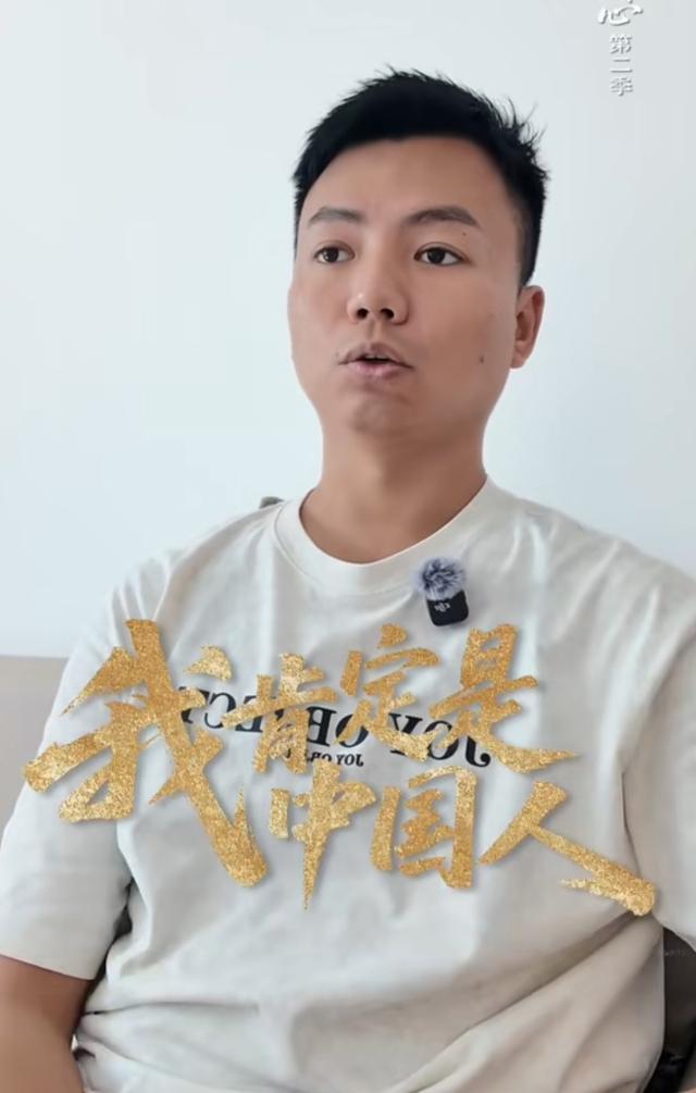 爷爷墓碑上刻着“江苏泗洪”，台湾小伙发了一条视频，24小时后一二十个亲人围着他哭