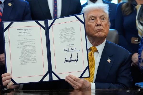 美国总统唐纳德·特朗普威胁援引《叛乱法》，部署军队平息明尼阿波利斯针对移民和海关