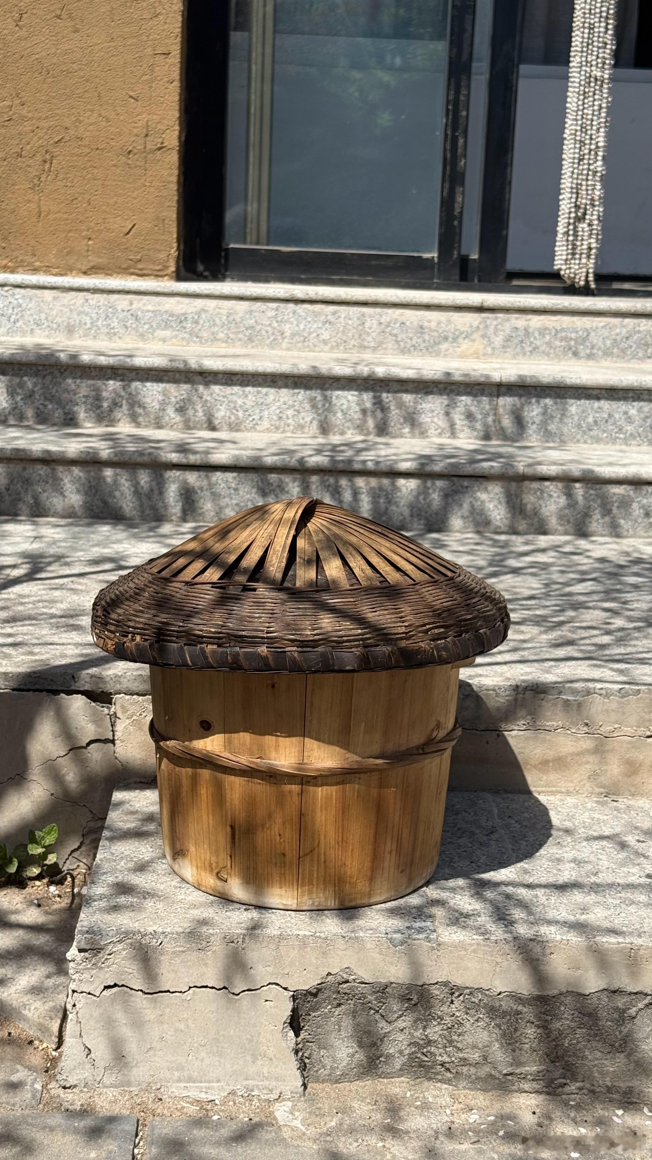 这可能是我吃过最贵的川菜：水煮牛肉188元，回锅肉88元，豌豆尖鸡蛋汤88元。关