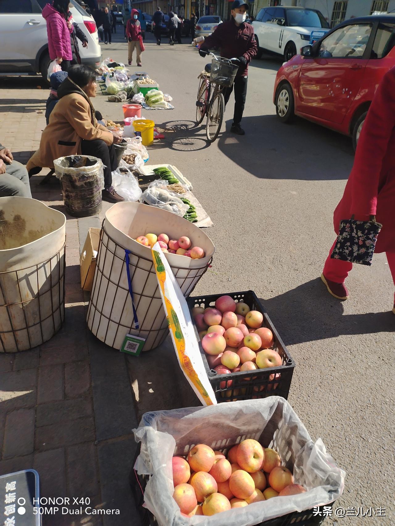 今天就吃了一顿饭，中午回旧楼躺了半天不爱动弹。学做视频，竟然忘了怎么换背景，切画