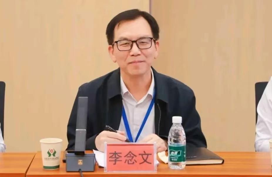 今天刷到扶绥县人民医院李念文栽了的消息，十分“叹息”。
以前陪朋友去这家医院看病