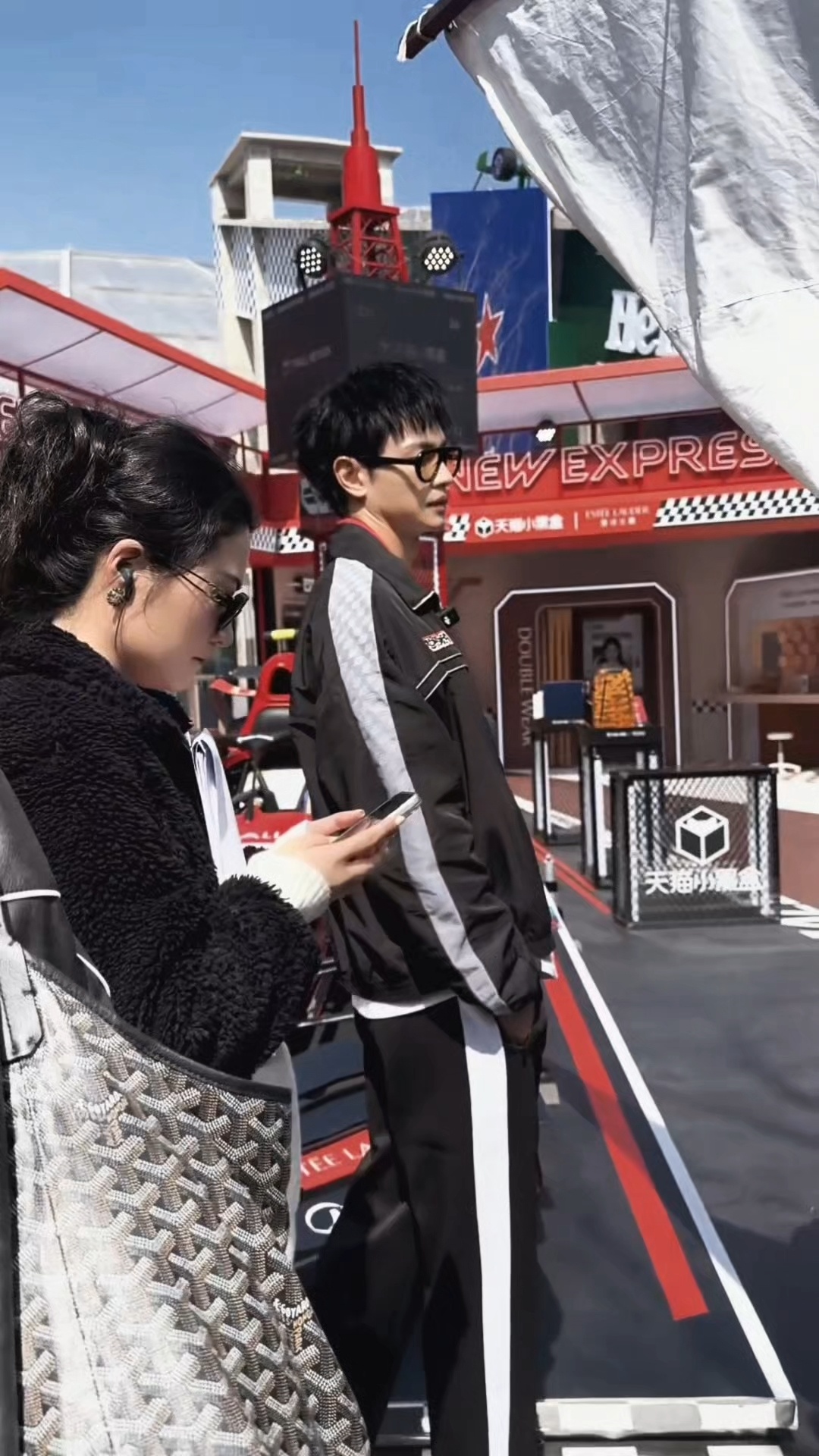 黄曦彦上海F1路透 黄曦彦鲨疯全场！上海F1机车造型气场全开，帅出新高度，越看越