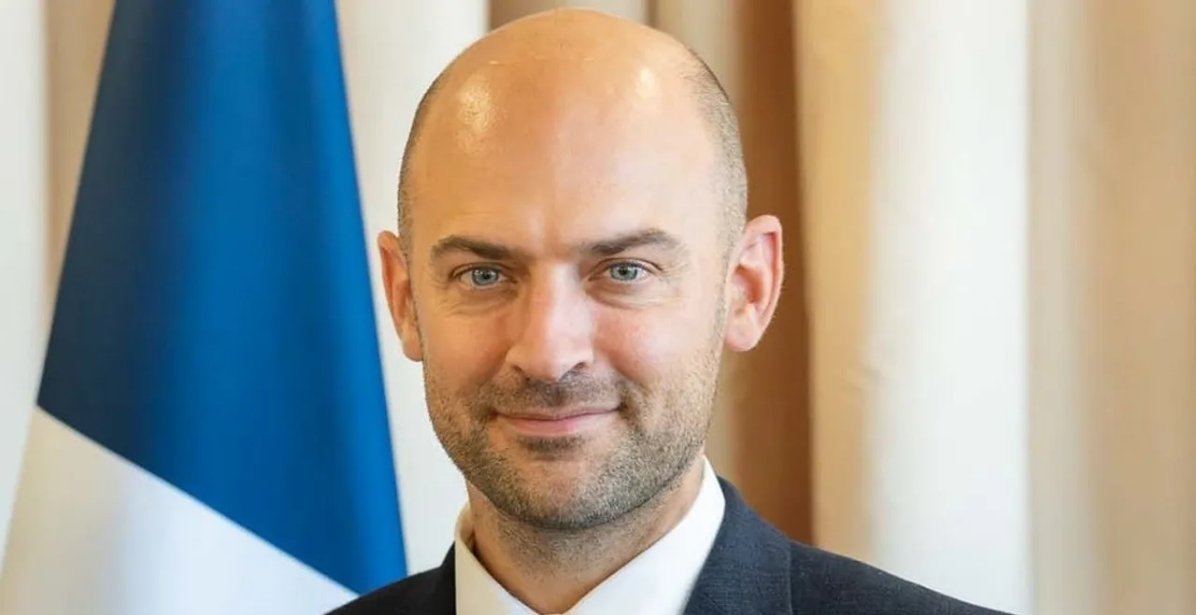 法国外长：俄罗斯必须认输，特别军事行动已彻底失败。 