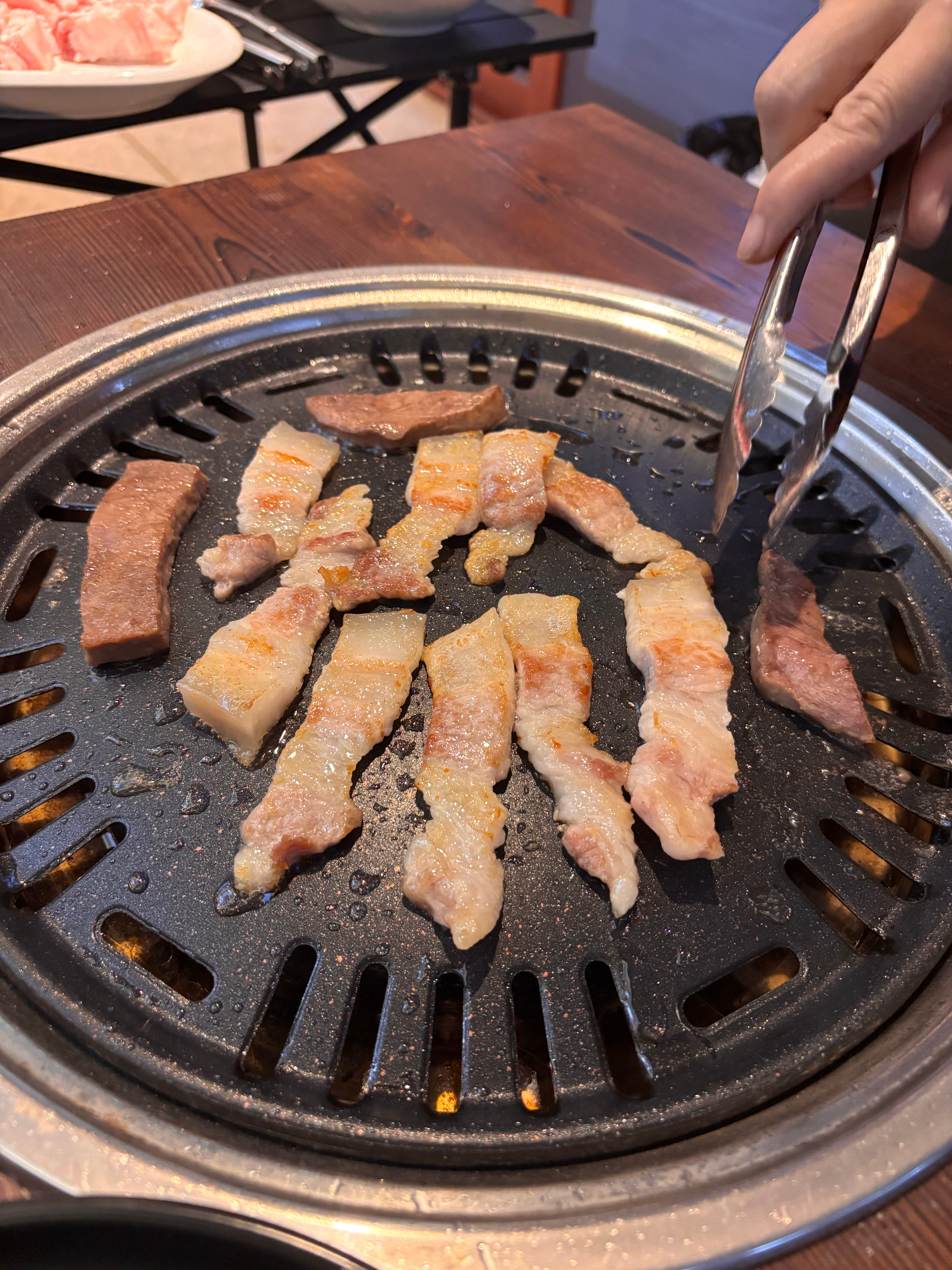 自己家里炭火烤肉 就是要点耐心啊[允悲] ​​​