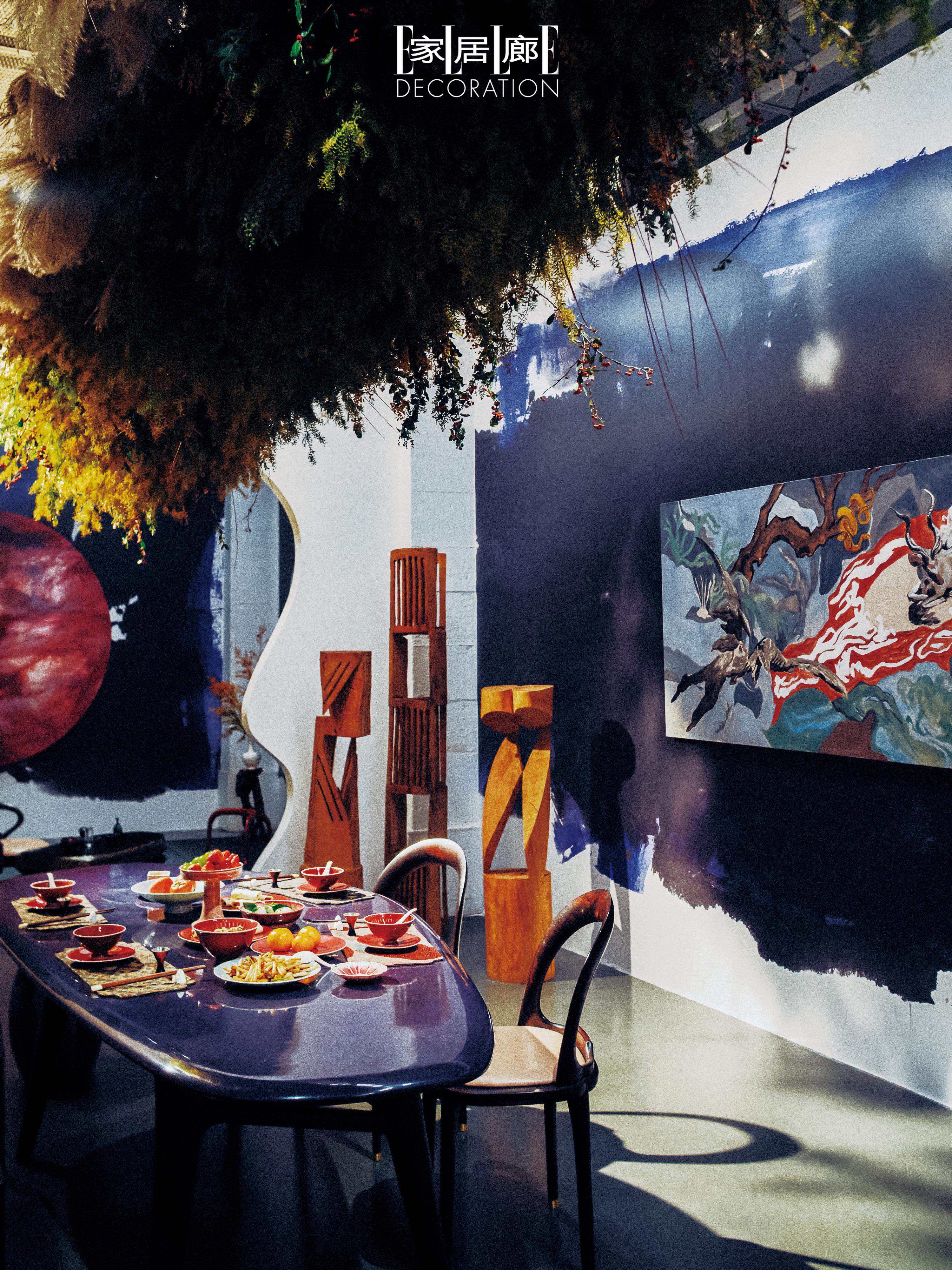 在美术馆里，方寸餐桌重置东方相聚的仪式感。墨色为笺，食事成诗。由ELL...
