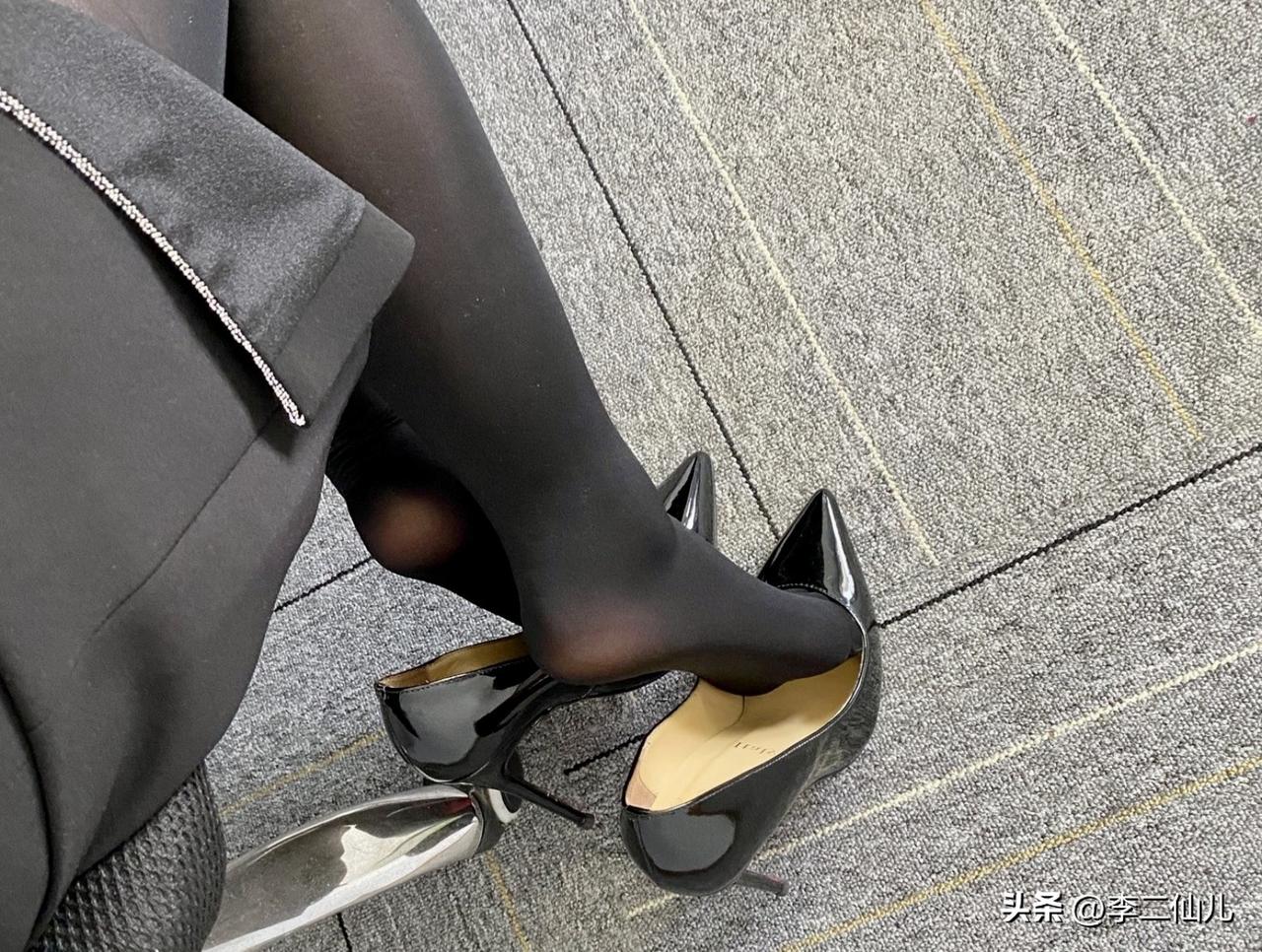 最近这种微凉天气，真心推荐大家试试厚黑美学！平时我常穿10-15D薄款，清透但少