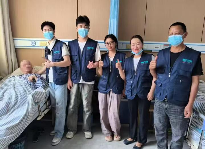 “太意外了！”浙江杭州，一名小伙原本在安徽医院实习，如果顺利转正、继续从事护理岗