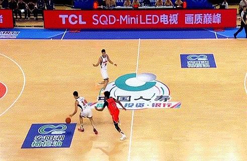 朱芳雨这波操作真是搬起石头砸自己脚！

现在网上吵翻了，有人说张文逸这“爱将”太