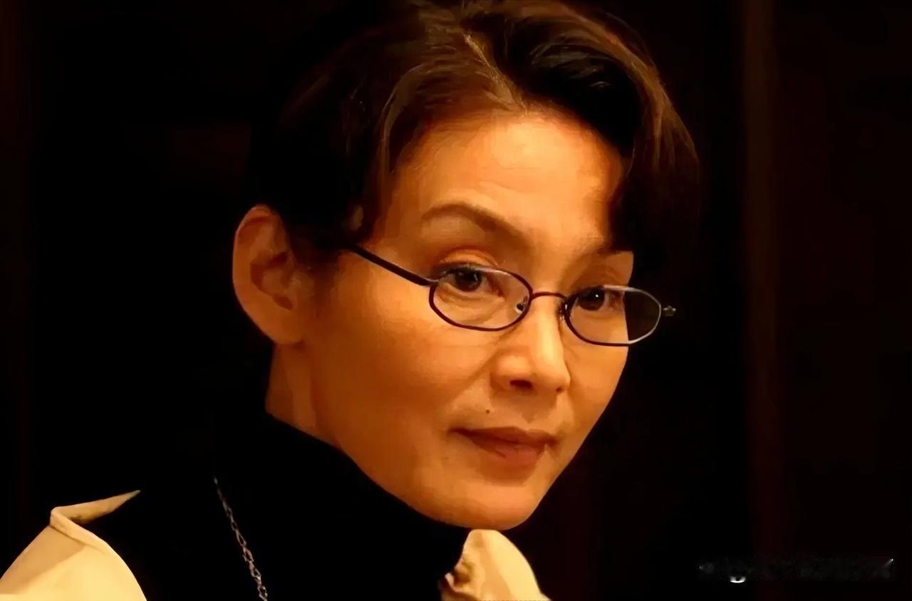 央视主持人王小丫和影后潘虹的共同前男友，竟然做出这种事情！
这个男人为了娶央视主