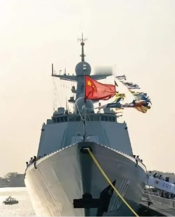 无论是中国的导弹，还是中国的航母，日本都不怕，日本怕的只有两点，一是中国的继续加