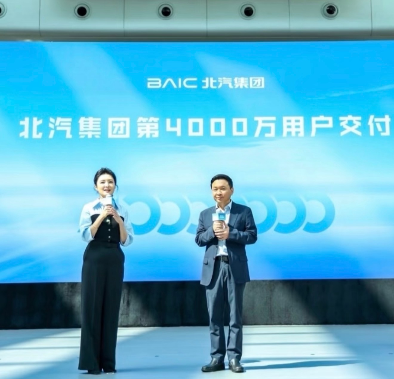 国民女神周涛正式成为“北汽第4000万辆里程碑车主”，她的从容大气、低调通透的气