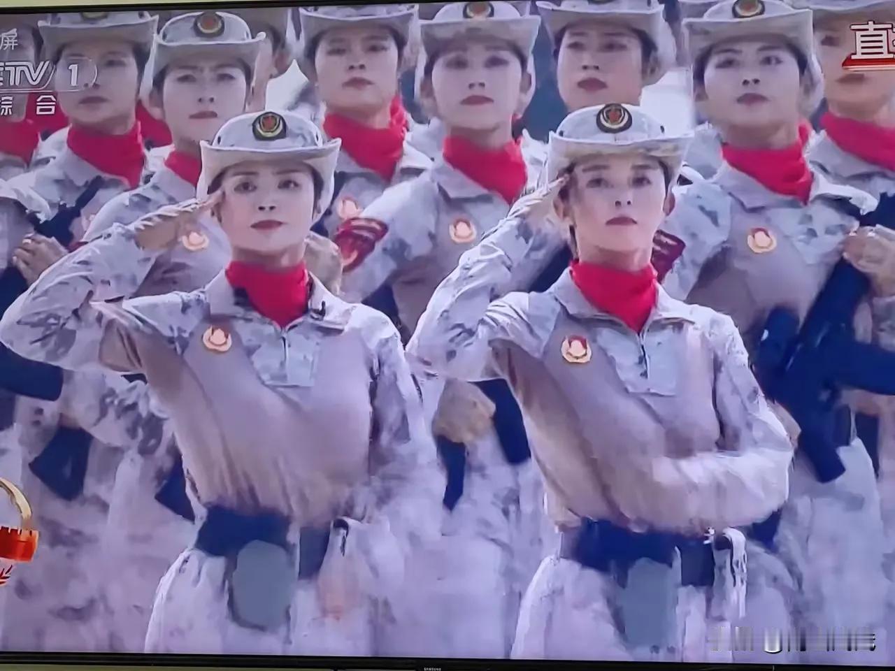 姑娘们个个英姿飒爽！精神饱满！她们也是一道亮丽的风景线！[赞][赞][赞]