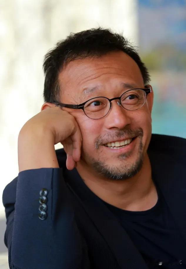 实力派演员，导演，编剧，姜文说：我爸十四岁跑去当兵，因为他之前读过书，认识字儿，