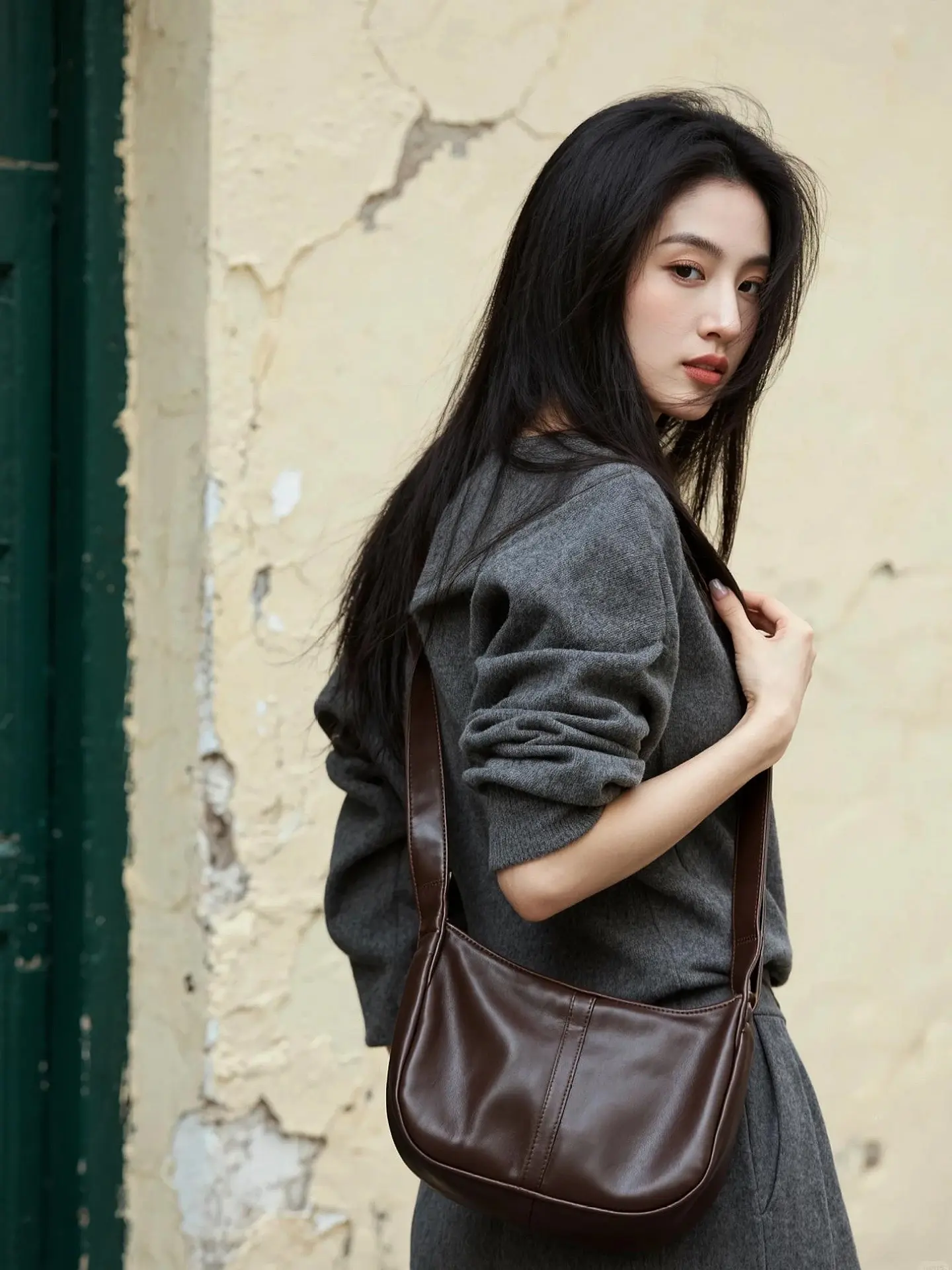 AI低饱和街拍 ai创作 玩法合伙人计划 穿出你的chic风 随变一拍都很夯