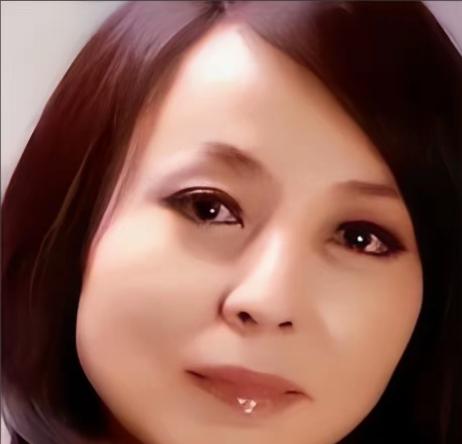 河南41岁女老板爱上22岁下属，19岁年龄差遭全网群嘲“傍富婆”，谁也没料到落魄