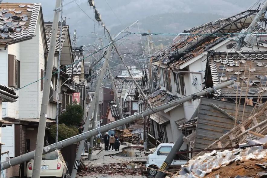 风险未消！青森海域地震致通信铁塔受损，柱体断裂，官方发布避难指示！

12月8日