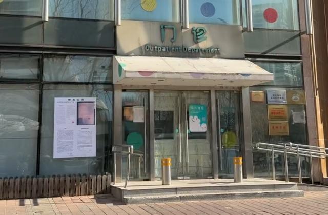 李亚鹏捐29万直播分账，
嫣然医院暂谢参观
1月20日晚，李亚鹏发视频称，近期直