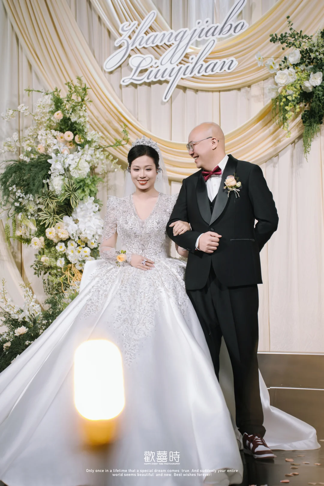 “看着姐姐穿婚纱的样子，突然红了眼眶”
