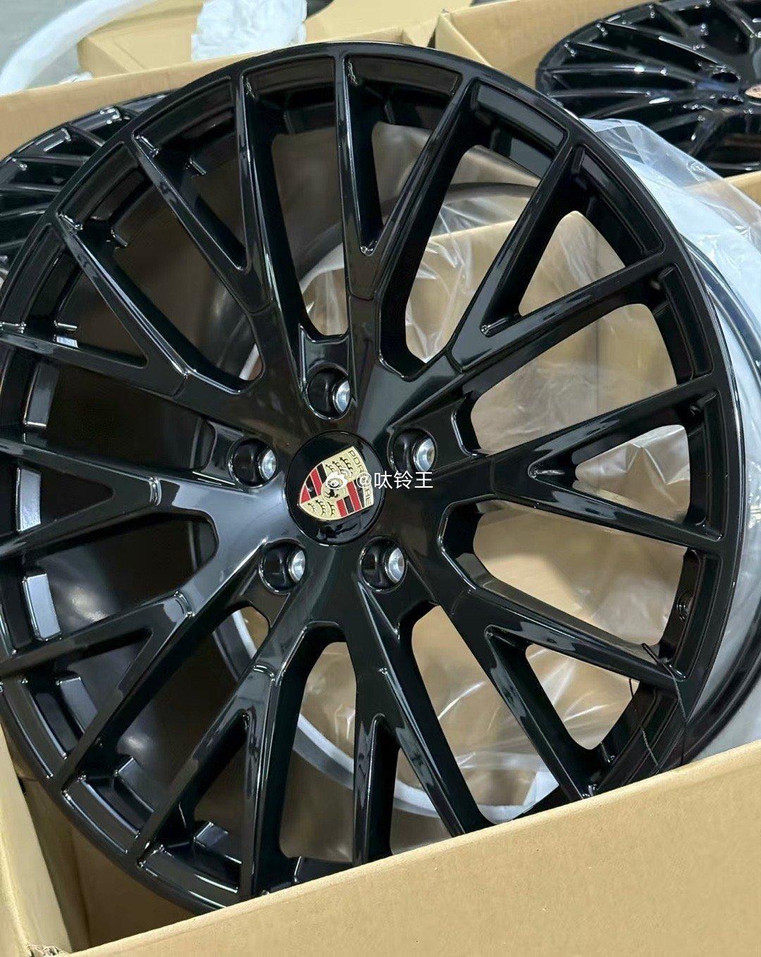 亮黑色的保时捷鸟巢轮毂，给帕美安排 [色]TLFW 𝐅𝐎𝐑𝐆𝐄𝐃 个