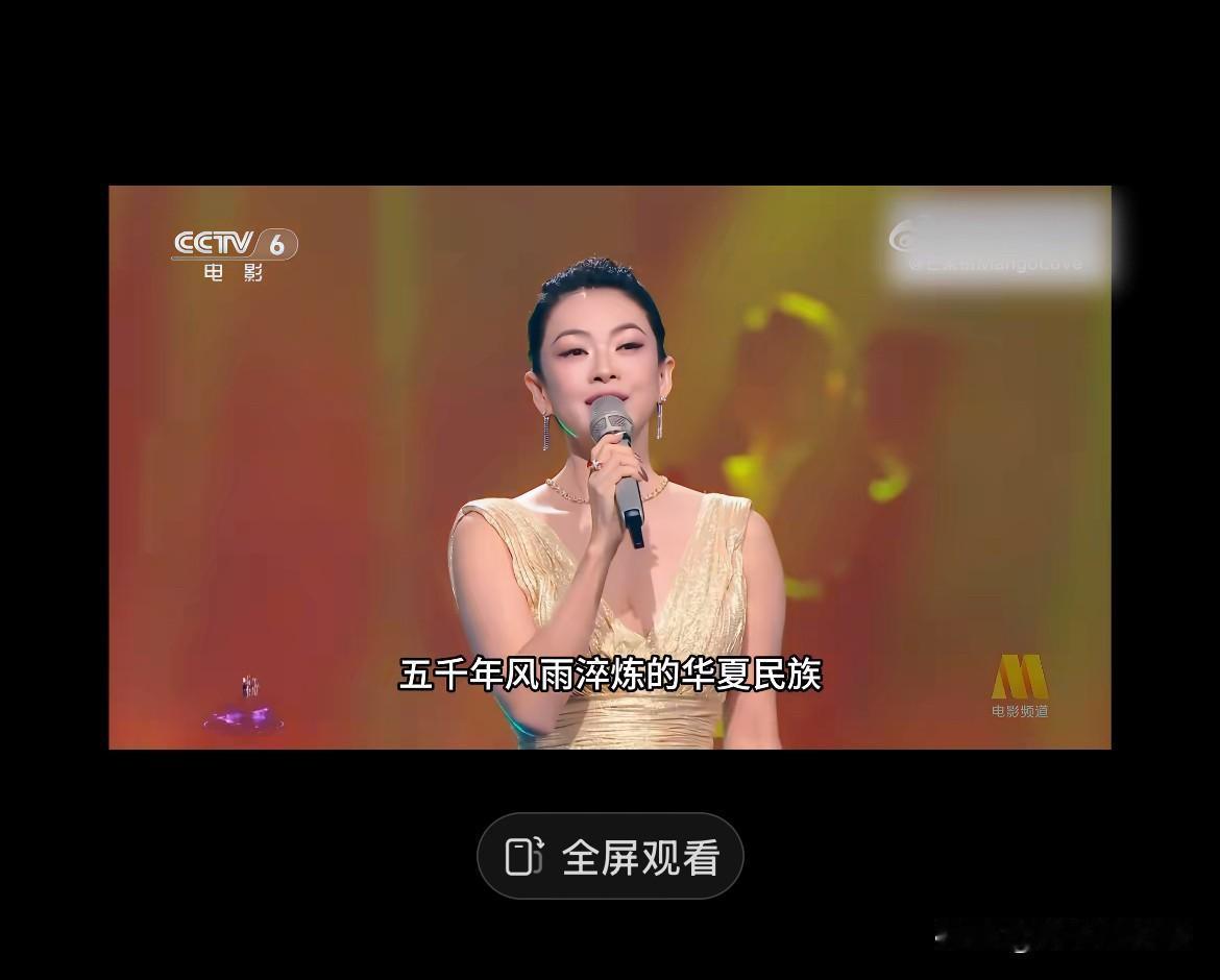 章子怡又成吊眼梢了！
这是又在脸上做项目了[黑线][黑线]中气不足了，开始声音发
