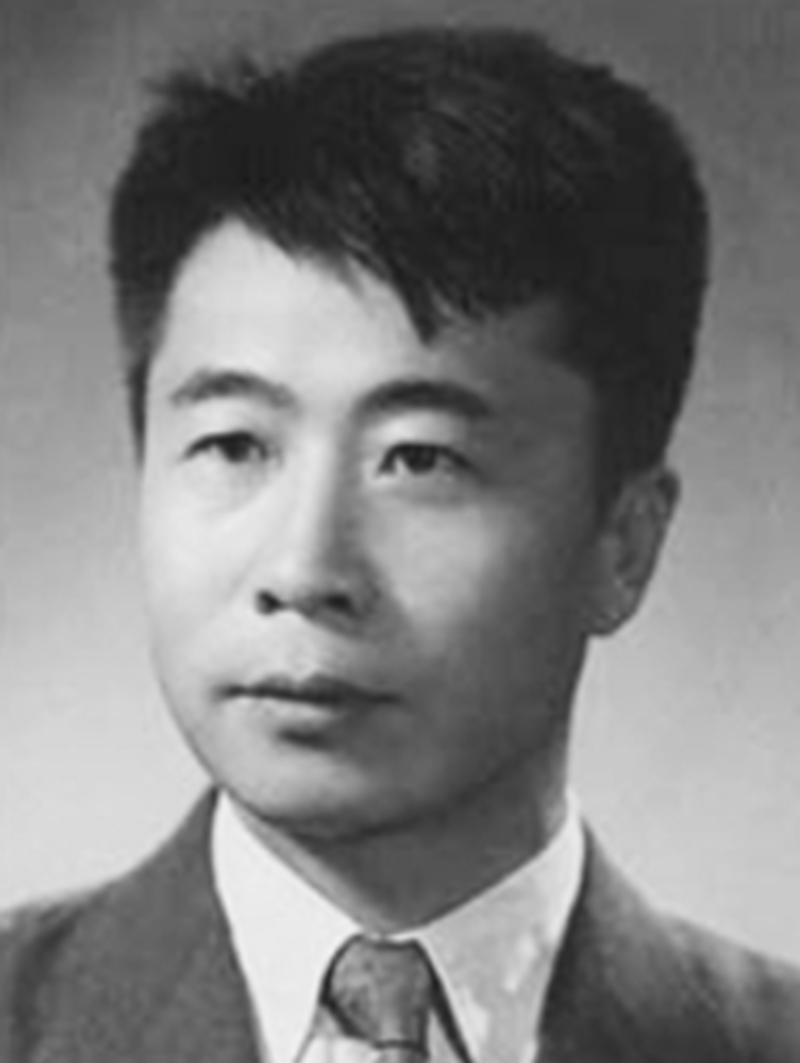罗荣桓元帅看完后，激动得一拍桌子：“这个作者，马上调到总政文化部来，穿上军装，授