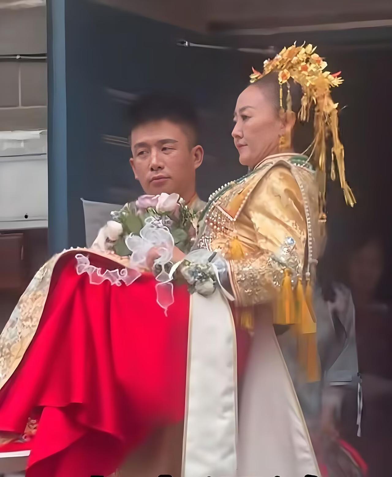 24辆婚车，240万嫁妆，外加4套房1辆豪车，这彩礼够豪横么！
河北一个年轻小伙