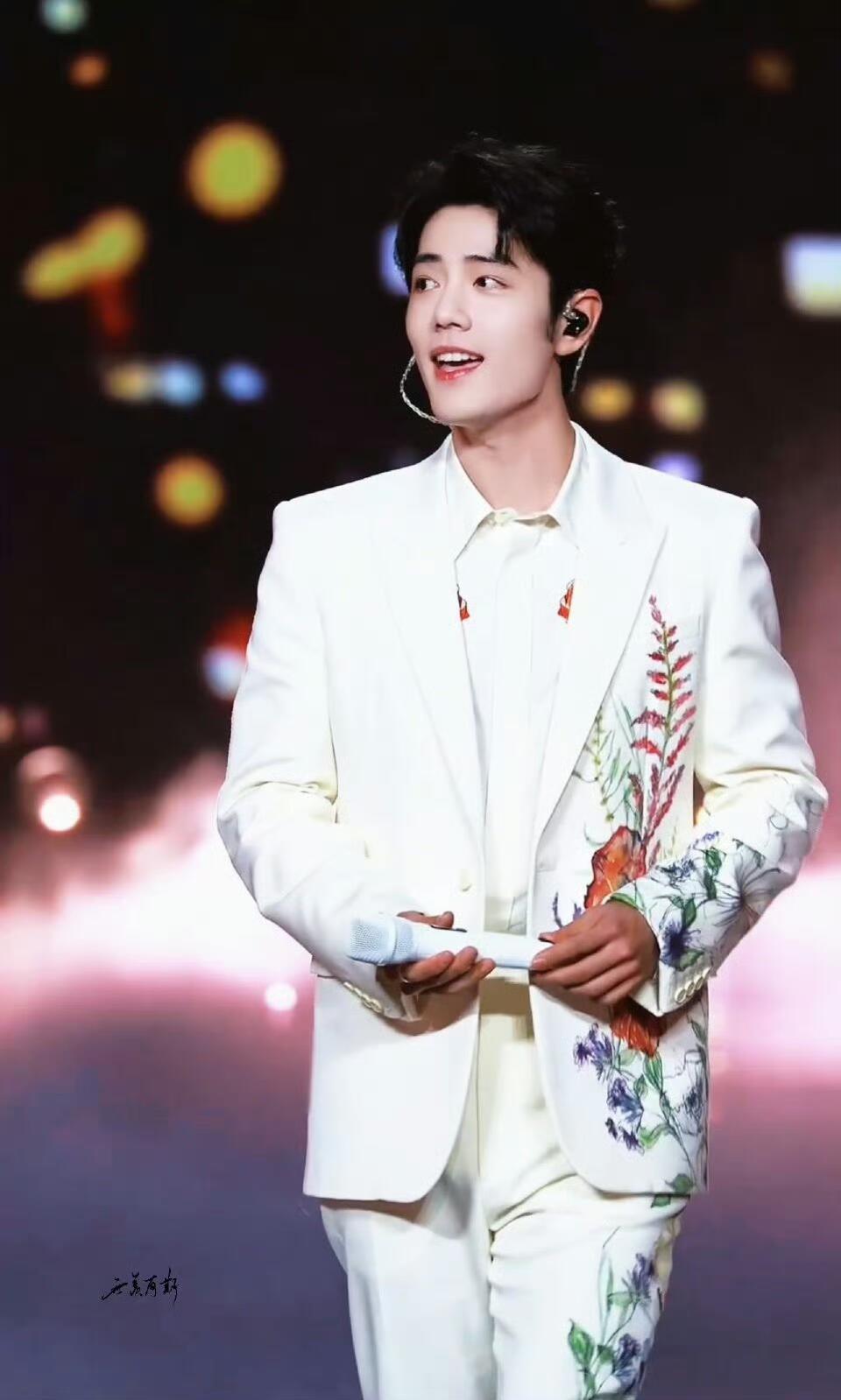 肖战 2月顺顺利利开始期待春节舞台肖战