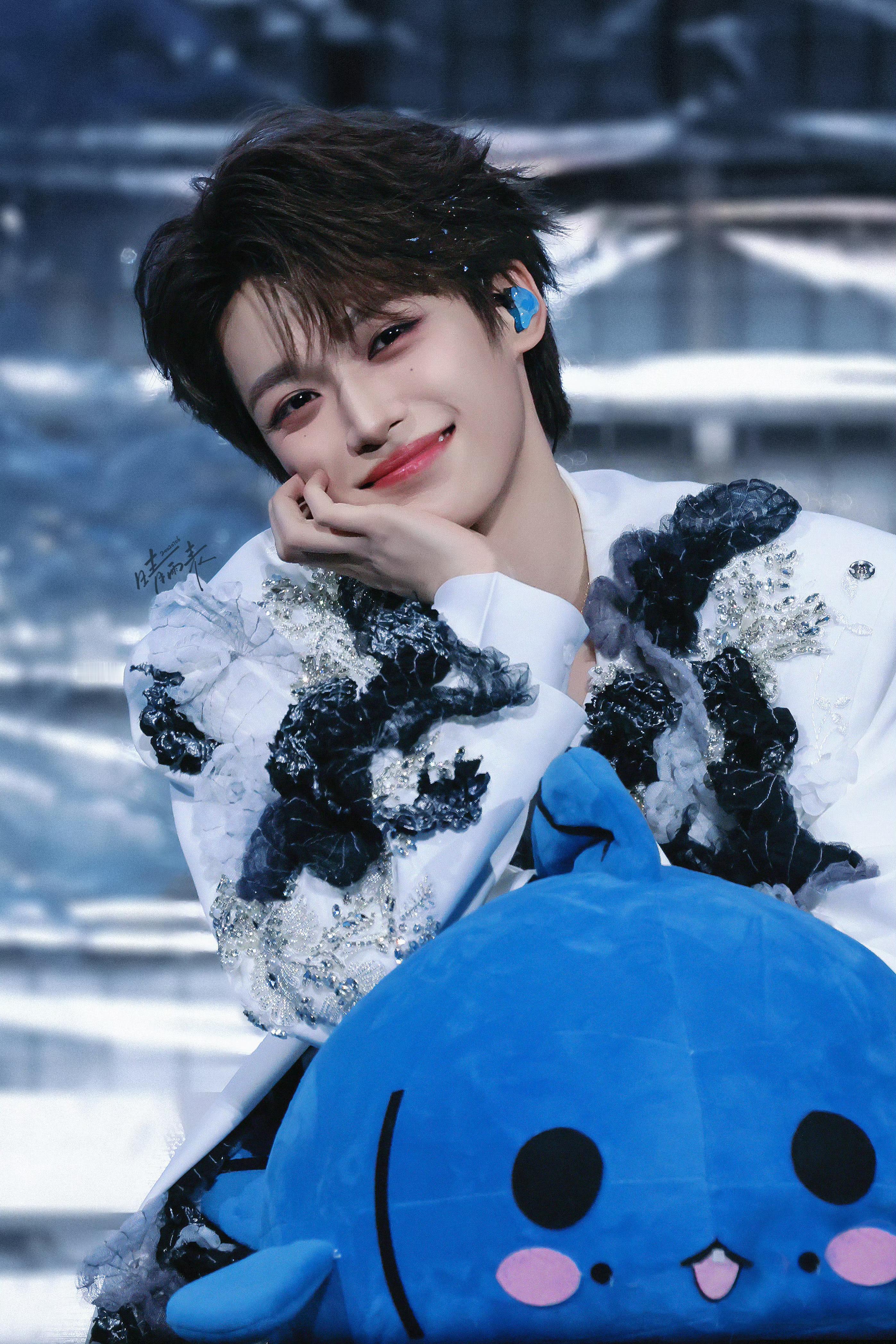 辛芷蕾梓渝同框一起参加VOGUE年会啦 