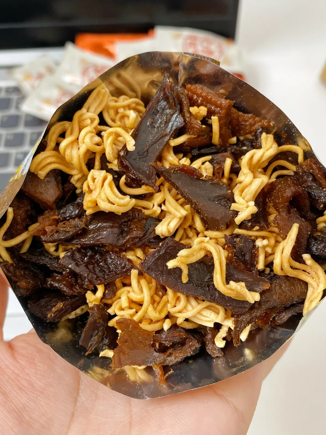 哪个天才发明的酱板鸭吃法🤣一口惊艳！