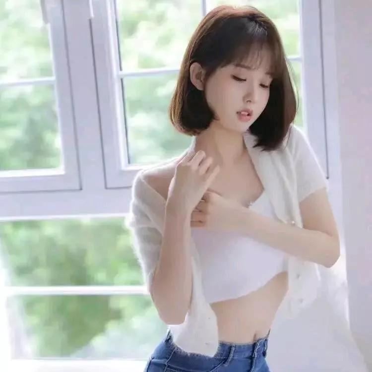 慵懒的午后，阳光洒满房间，温柔地拥抱每一个角落。秋日午后的温柔 秋日第一份暖阳 