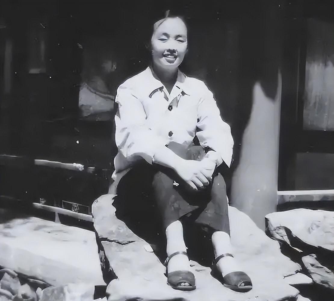 左权唯一女儿左太北：因家贫不装防盗门，2019年去世三任总理送花圈 。左权17岁