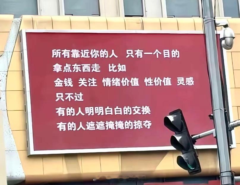 追你很久的人，尤其你是他声称的白月光，你最好不要答应他。我十几岁时就明白这个道理