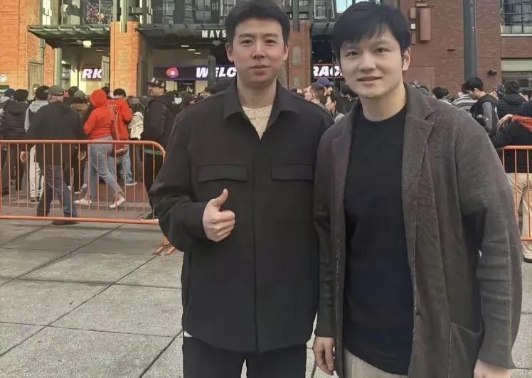 樊振东在美国球场被一男子拦住，昔日捡球少年，如今已经当上教练
樊振东在美国的行程