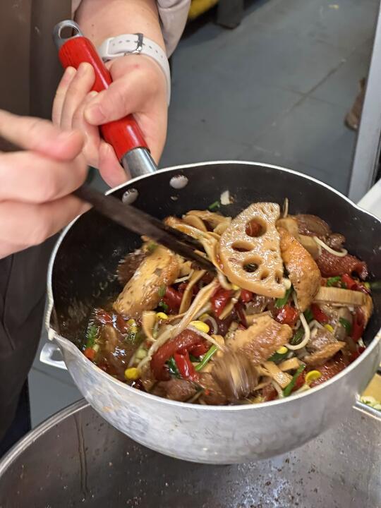 宜昌！发现一家好吃的拌热卤！中午都排队😢…