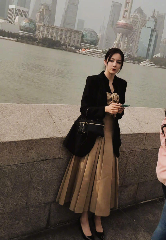 迪丽热巴完全是经济上行时期的女强人[憧憬] ​​​