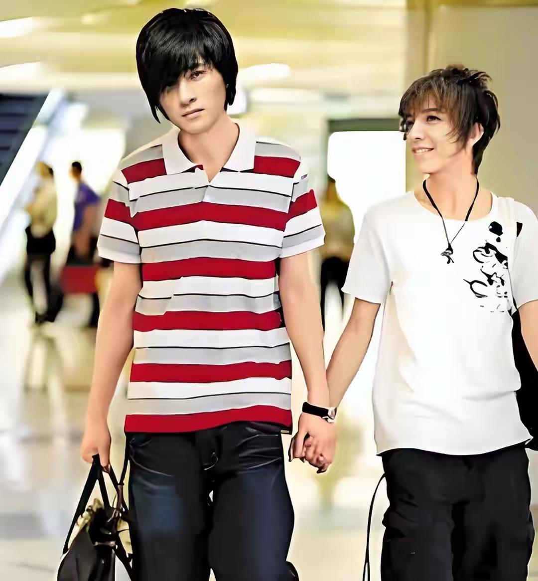 韩寒和郭敬明，到底还是韩寒赢了！

现在，很少听到郭敬明的消息了，这个当年作家首