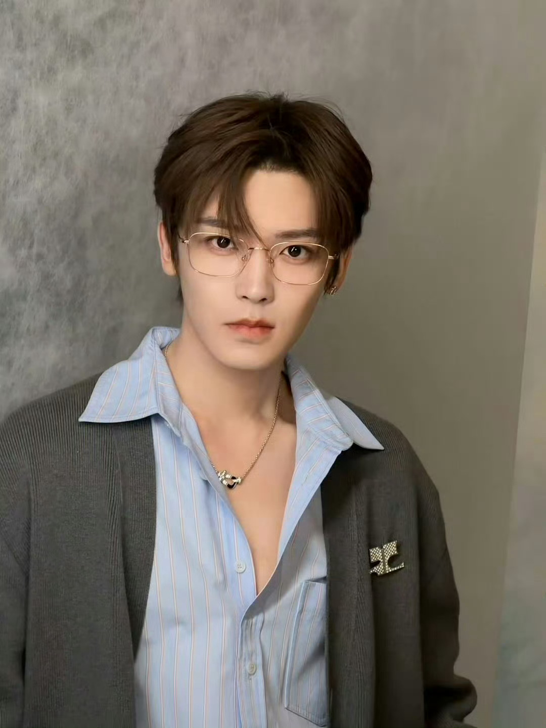 侯明昊贵气公子哥，快快进组一部现代剧吧，想看[酷] ​​​