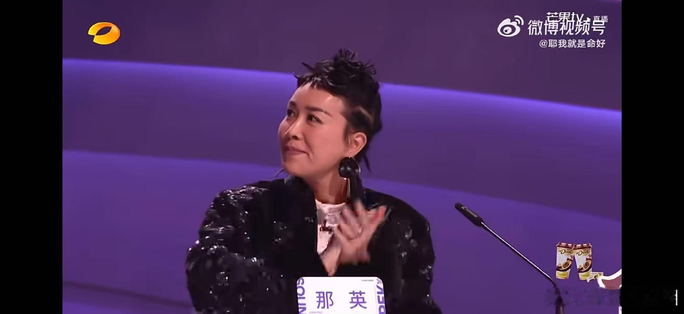 那英发型谁啃的声鸣远扬那英造型师必须加鸡腿！新发型幻视窦靖童，飒拽气质狠狠拿捏～