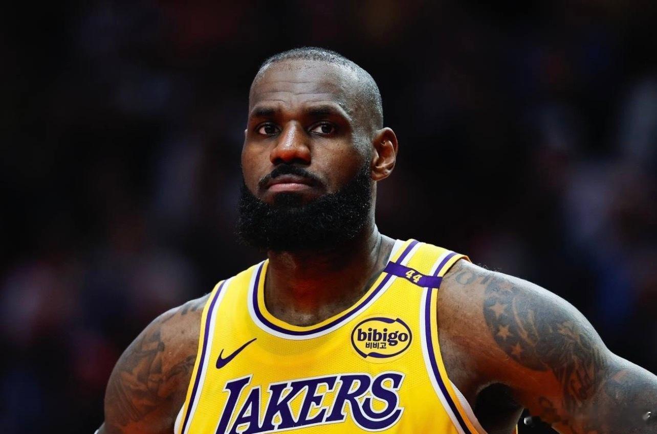 NBA常规赛，湖人今日主场124-104战胜独行侠。本场比赛，詹姆斯20投10中