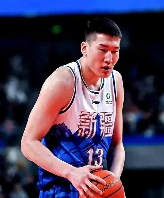 李炎哲参加新疆伊力特男篮活动，此前曾被传要交易到广东宏远男篮。

近日，李炎哲和