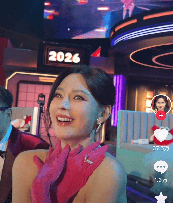 沈梦辰这一脸不值钱的样子
打脸的是她老公杜海涛
粉丝发癫就算了
沈梦辰这个表现我